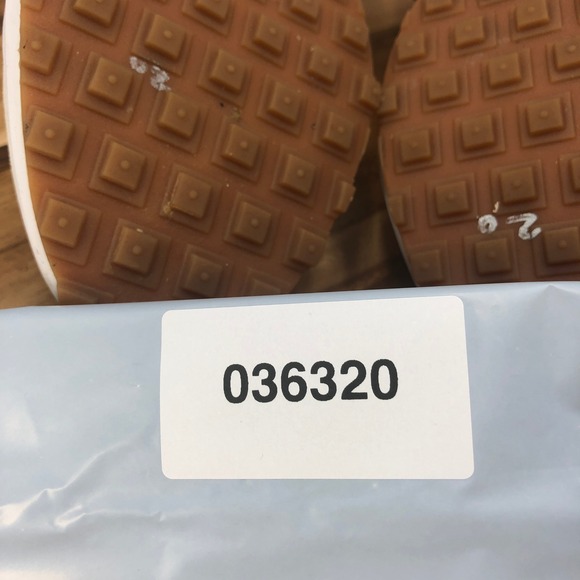 Nike Women's Sneakers White and Orange - Picture 8 of 8